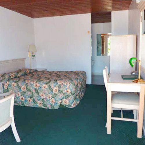 Royal Crest Motel Medford Room photo